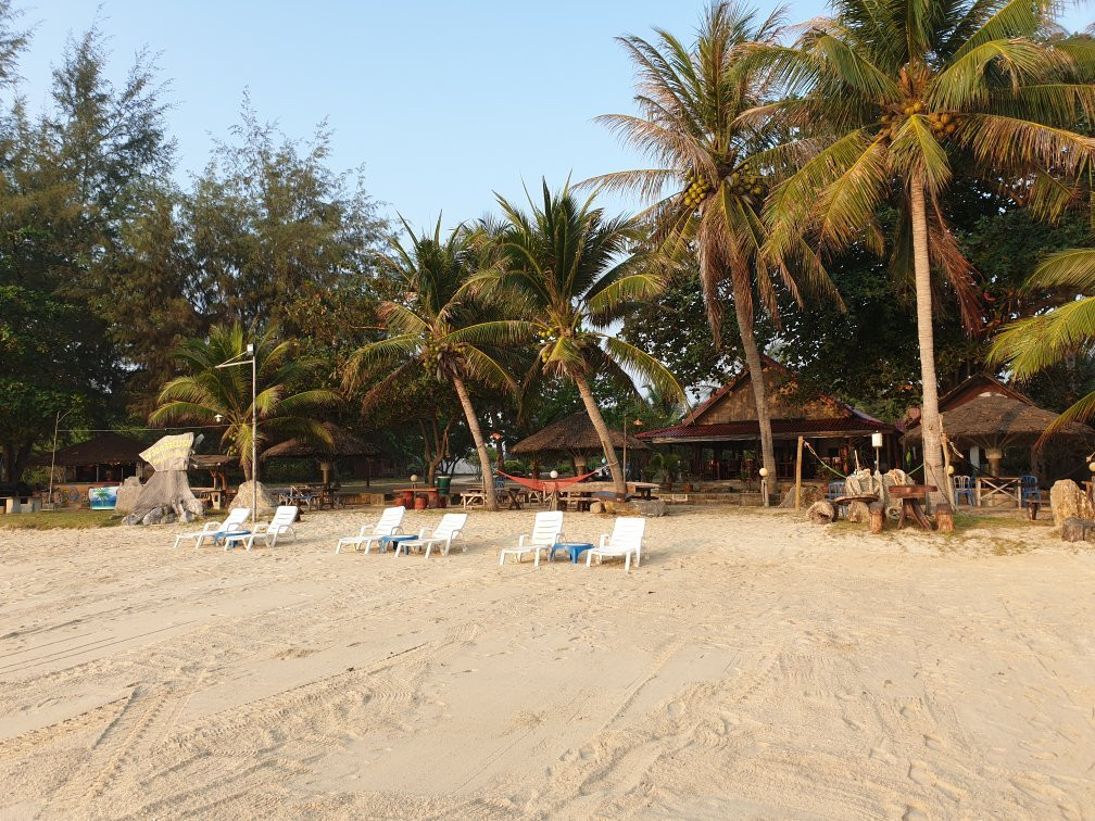 Folk Tales Beach House Resort主图