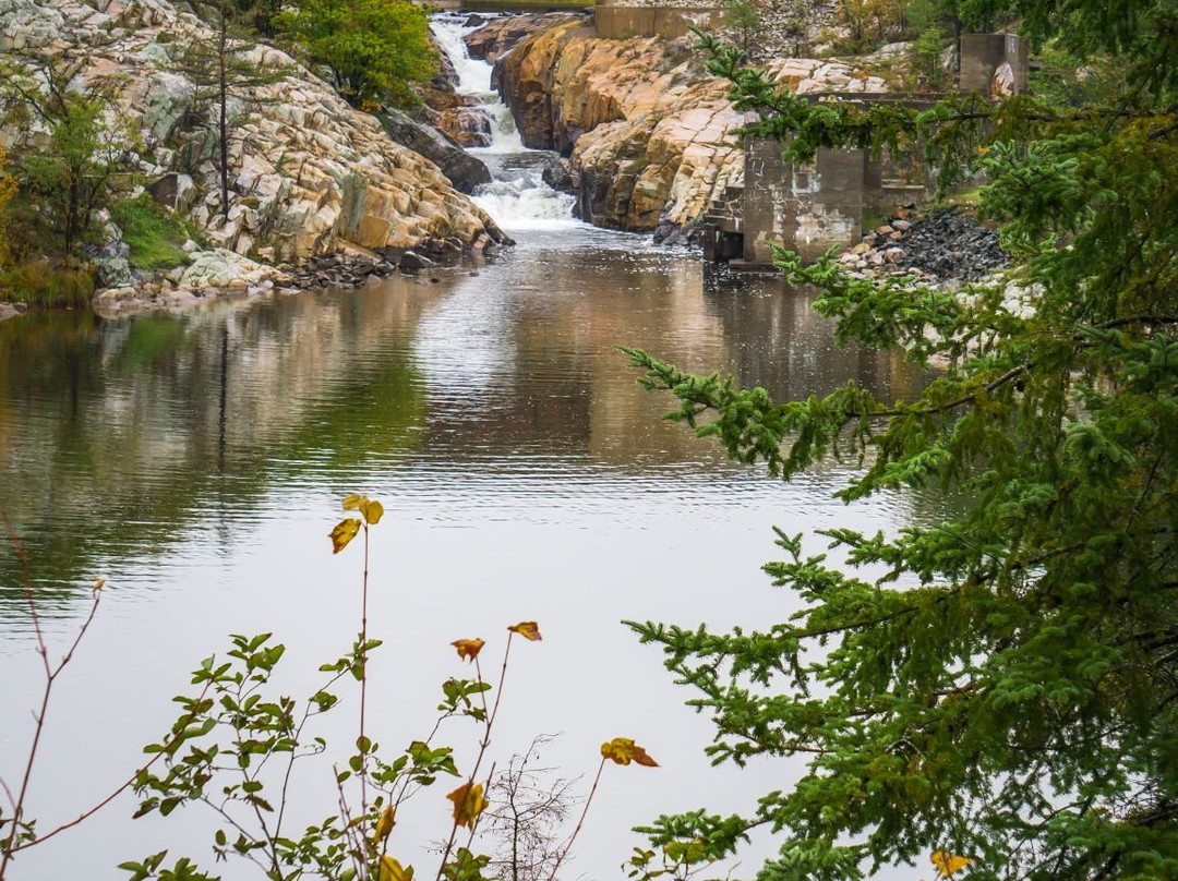 Whitefish Falls景点图片