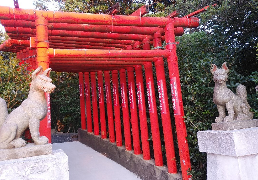 Fukutokuinari Shrine景点图片
