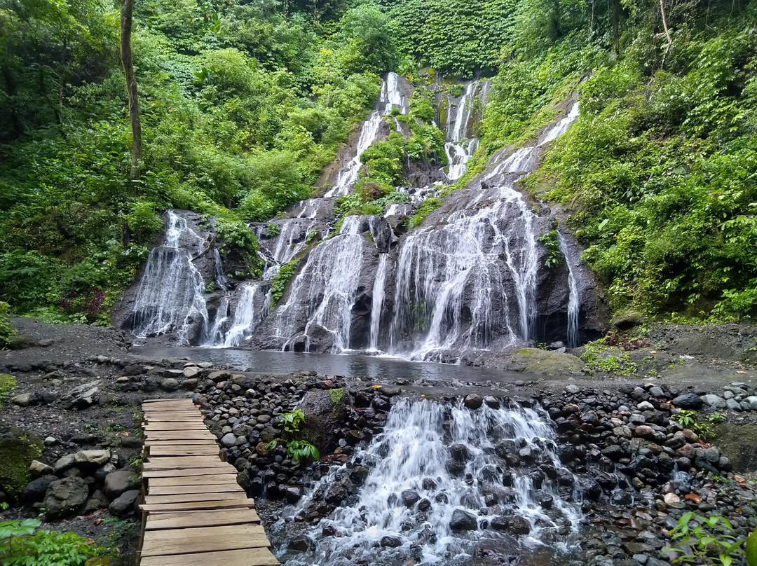 Pucak Manik Waterfall景点图片