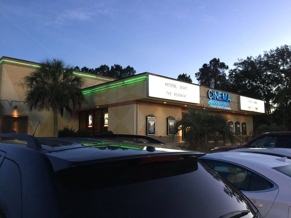 Boiling Spring Lakes旅游景点-Surf Cinemas