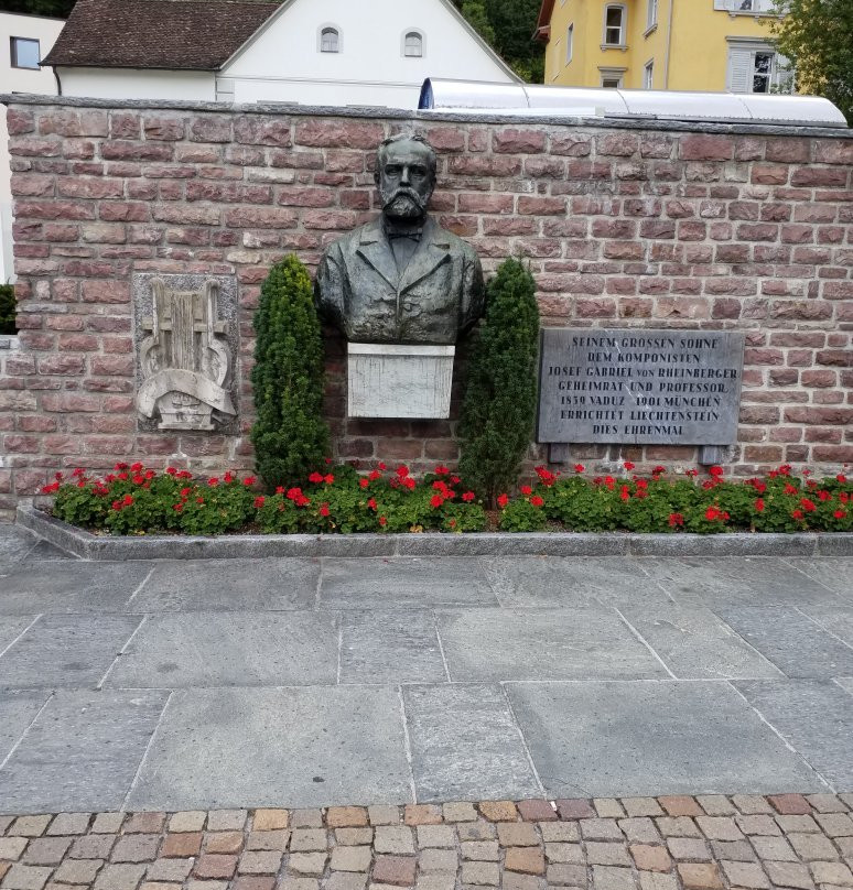 Rheinberger monument景点图片