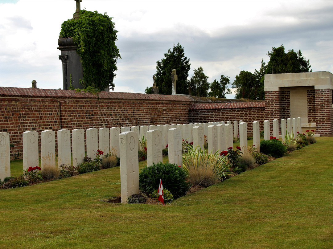 Le Quesnel Communal Cemetery Extension景点图片