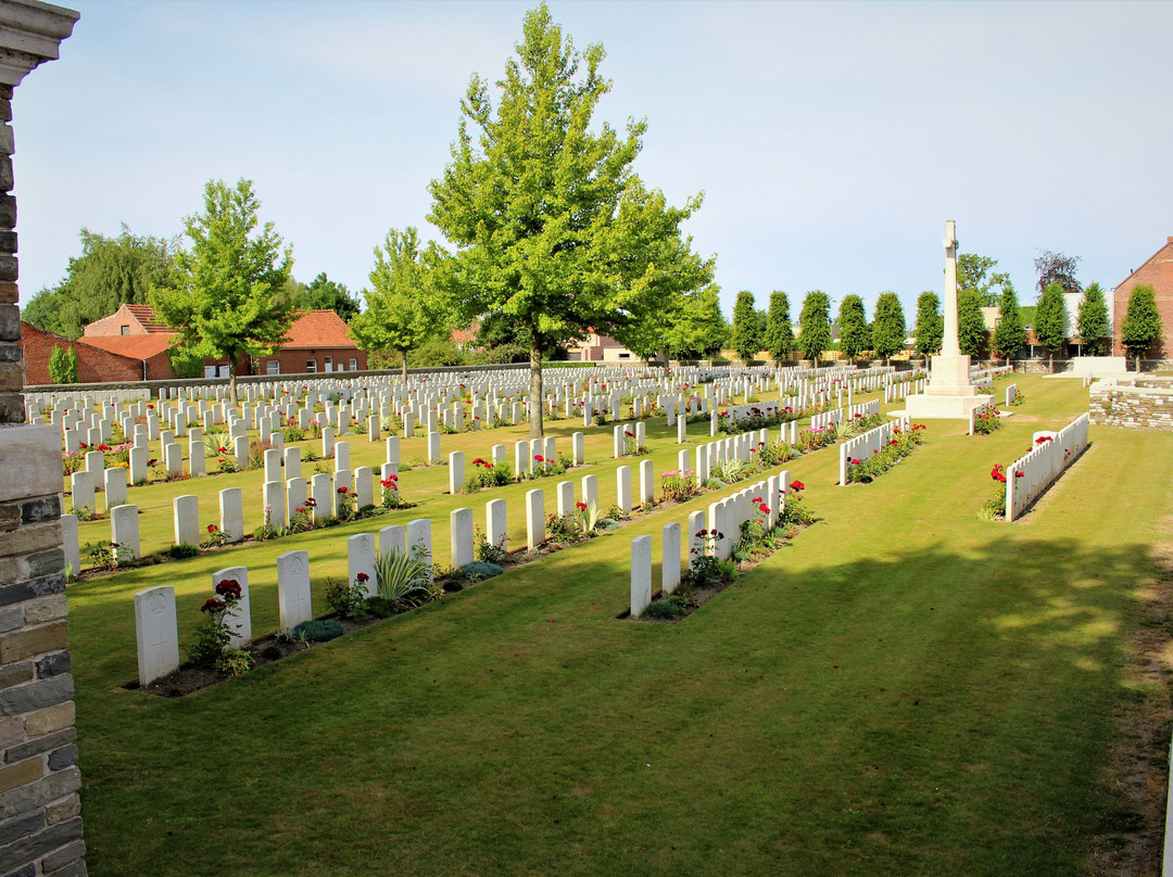 Menin Road South Military Cemetery-伊普尔必去景点