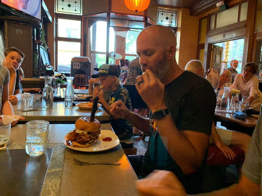 Circle R  - Gastropub-Oak Creek必去景点