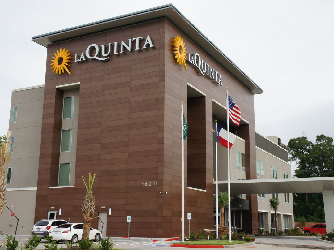 休斯顿东I-10拉昆塔温德姆套房酒店主图