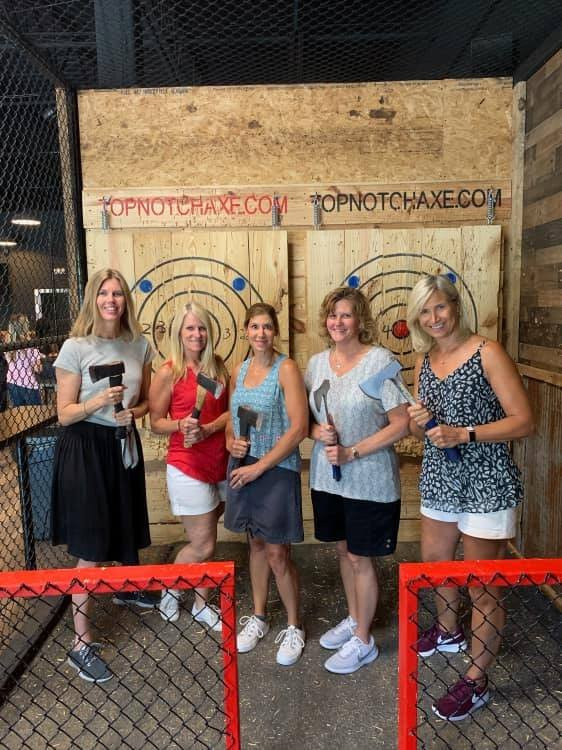 Top Notch Axe Throwing St. Charles-圣查尔斯必去景点