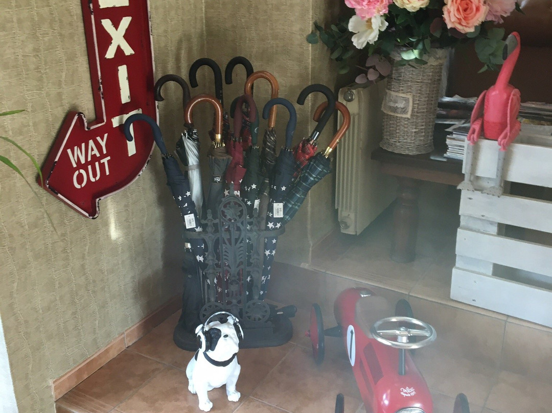 鸢尾花酒店主图