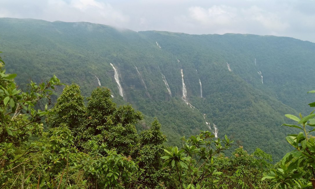 Smoky Falls Mae FI Resort主图