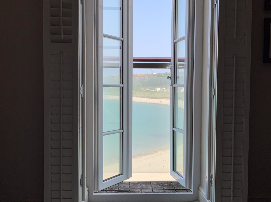 Braye Beach Hotel主图