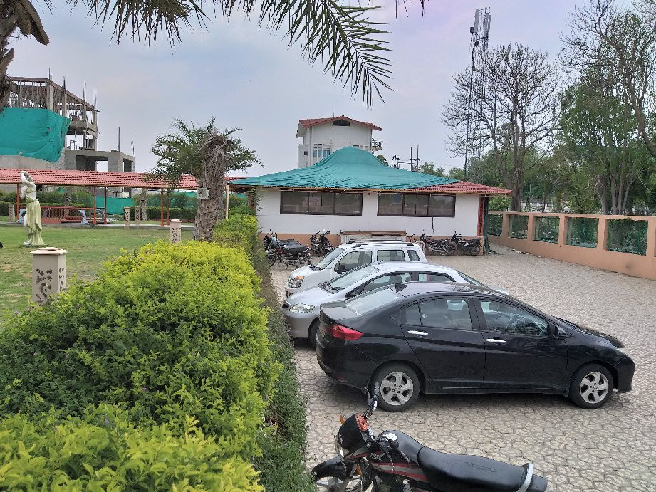 The Crescent Resort & Club主图