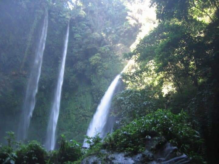 Tekaan Telu Waterfall景点图片