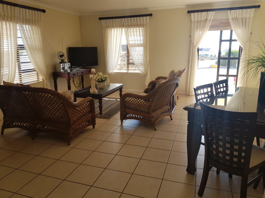 Whispering Whale Guest House主图