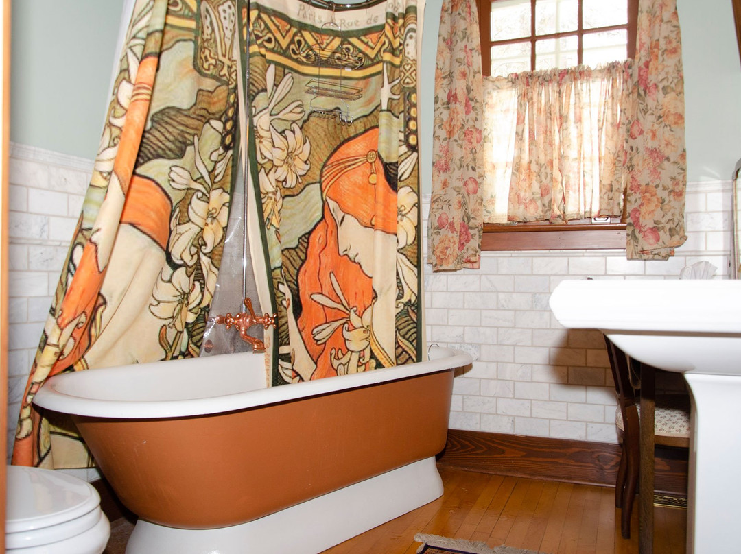 The Craftsman House主图