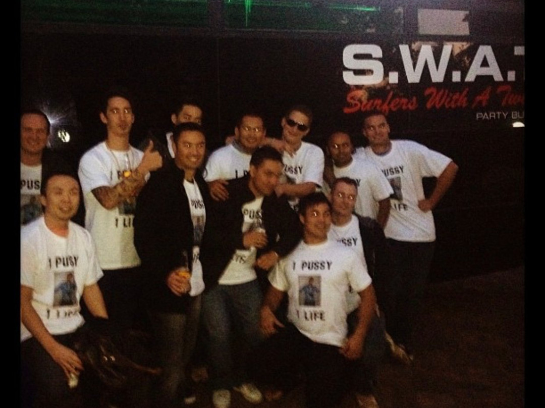 Swat Party bus-黄金海岸必去景点