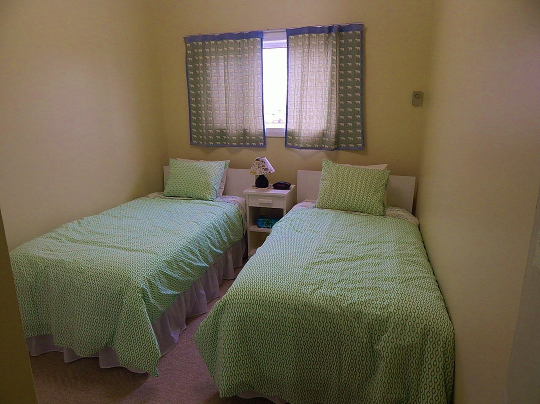 Churchill Polar Bear B & B主图