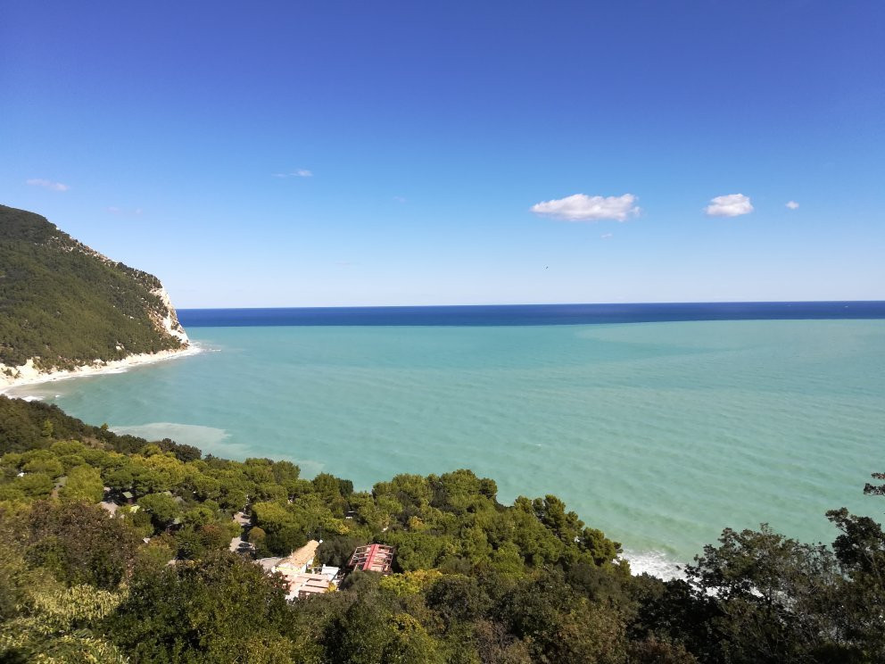 Chiesa del SS. Rosario-Sirolo必去景点