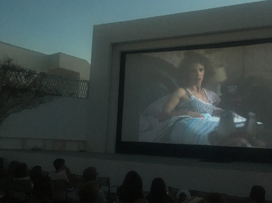 Cine Rex - Therinos-帕罗奇亚必去景点