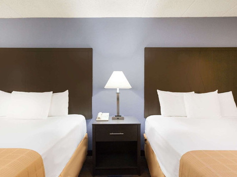 威尔克斯巴尔温德姆戴斯酒店主图