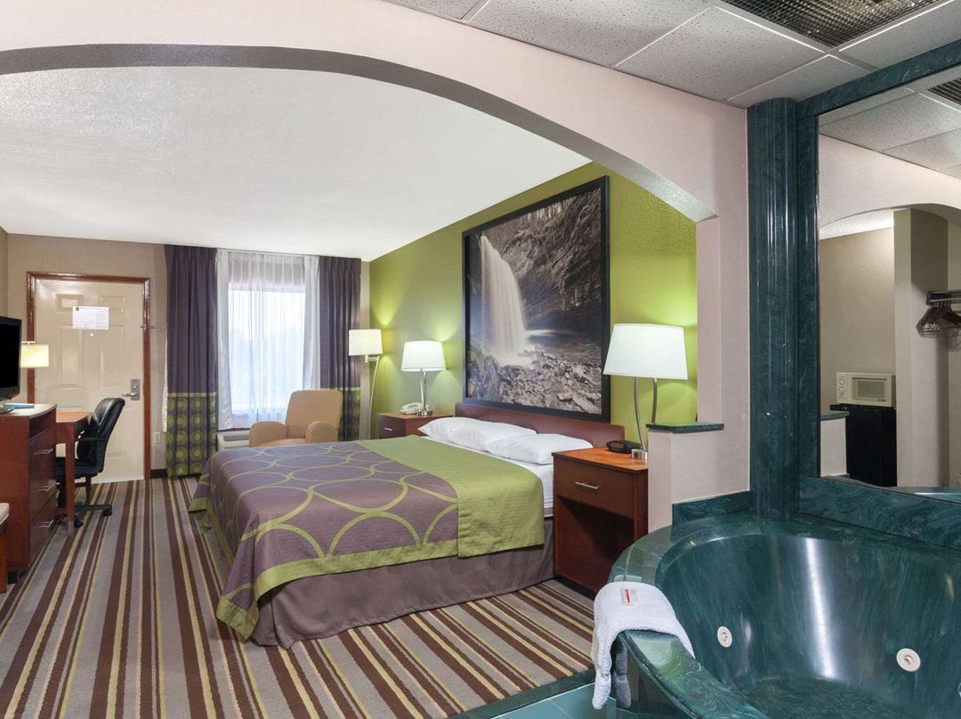 Super 8 by Wyndham Clarksville Northeast主图