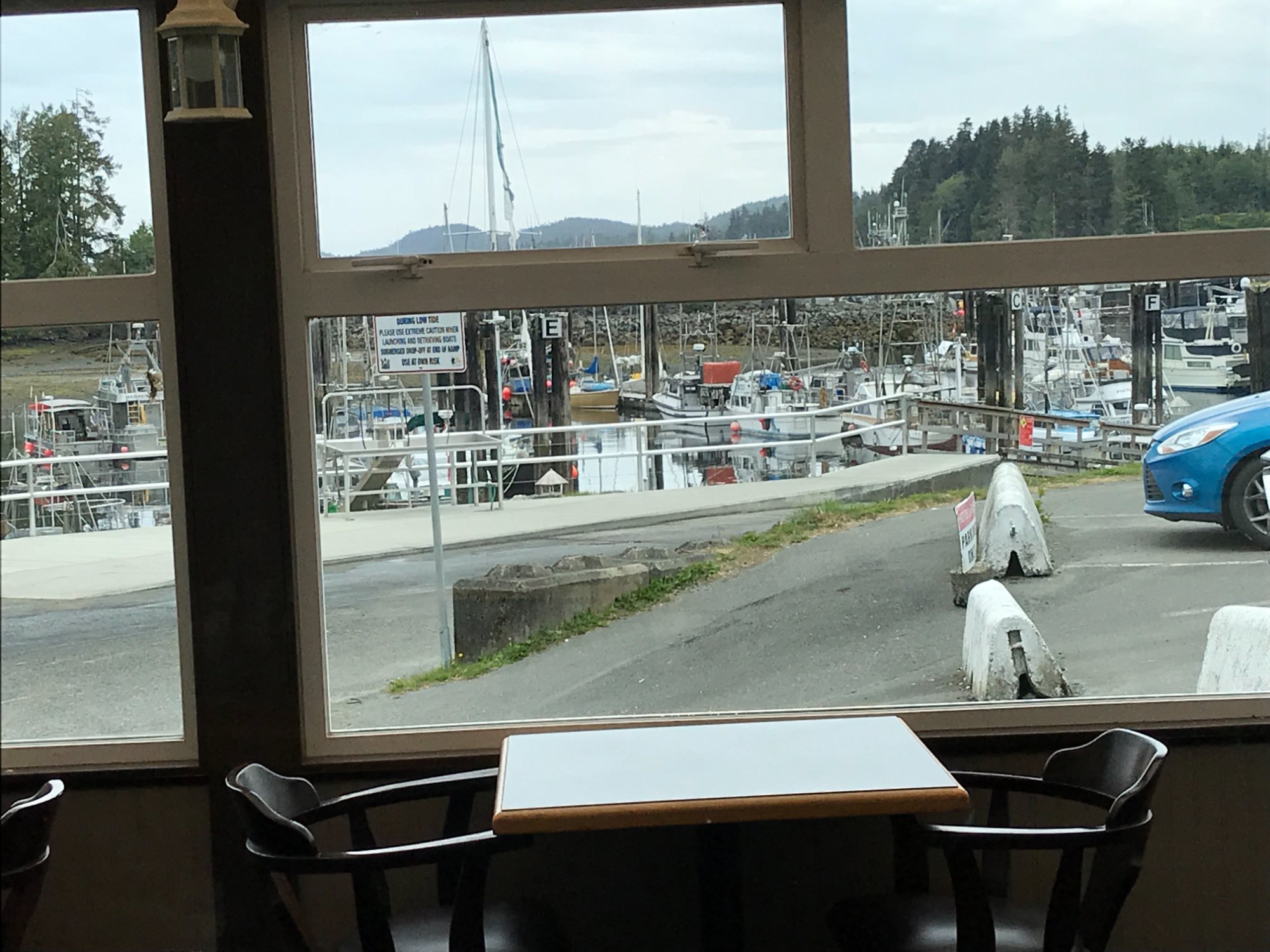 Quarterdeck Inn & Marina Resort-餐饮