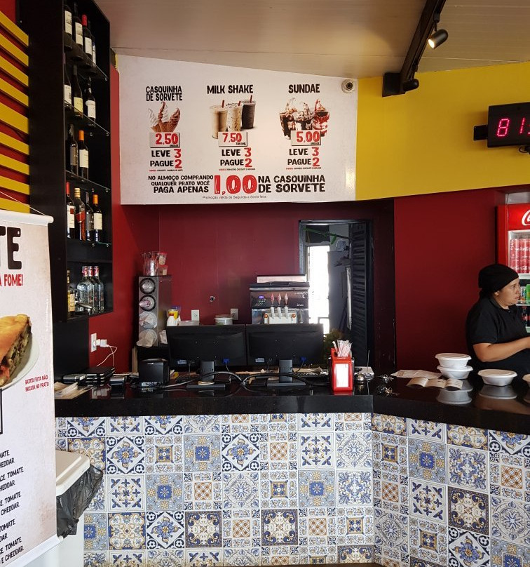 Luziania餐馆和美食-Kaliffas Esfihas