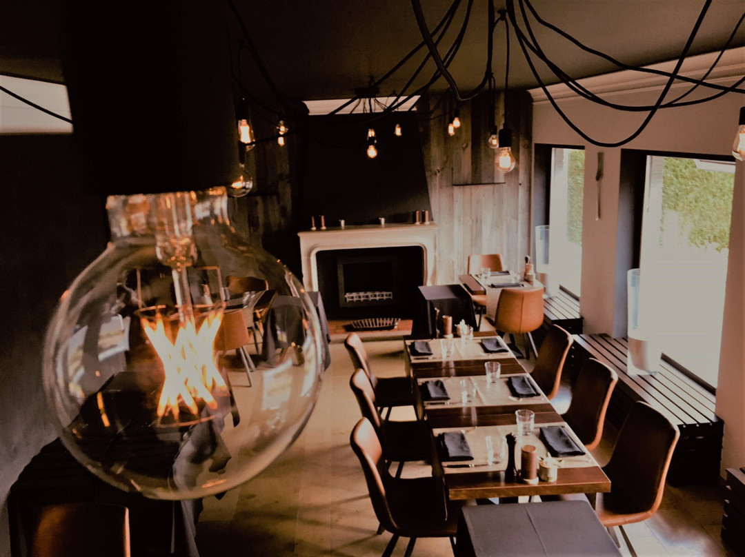 Sint-Martens-Latem餐馆和美食-M-EAT Restaurant