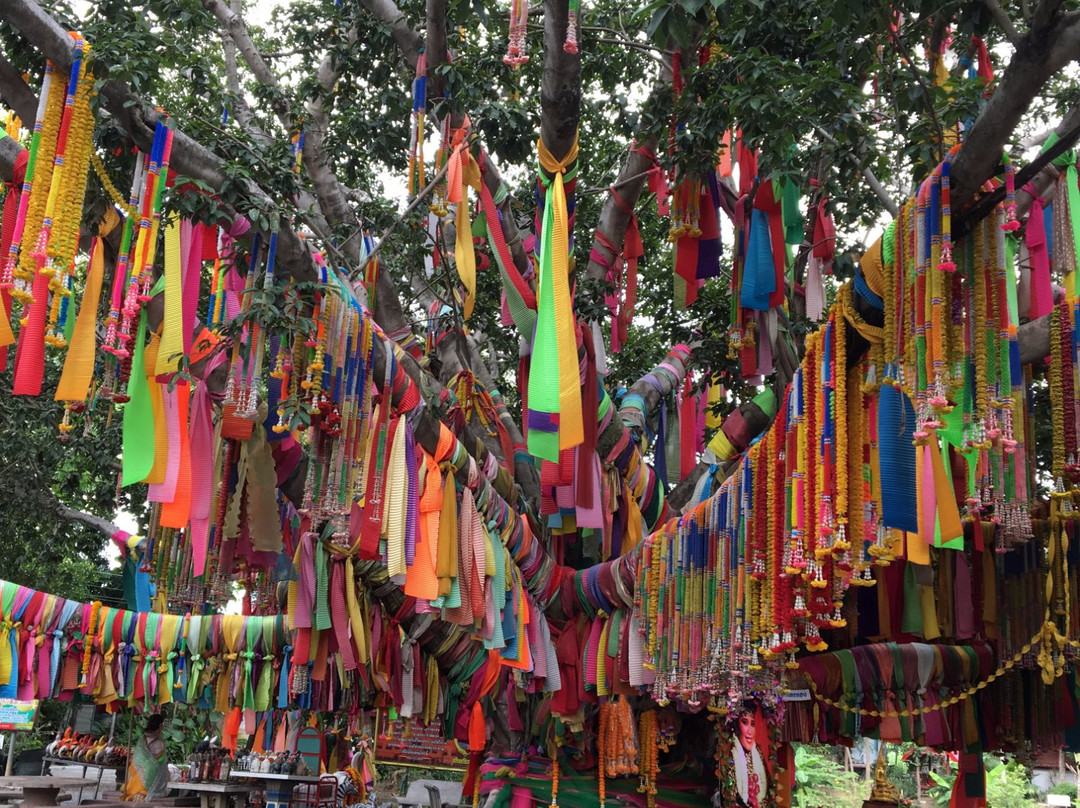 Wat Thap Kradan-颂丕农必去景点