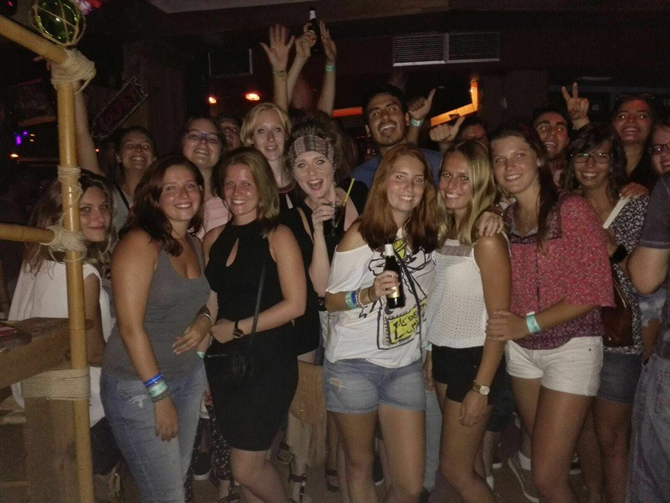 Tiki-Bar-甘迪亚海滩必去景点