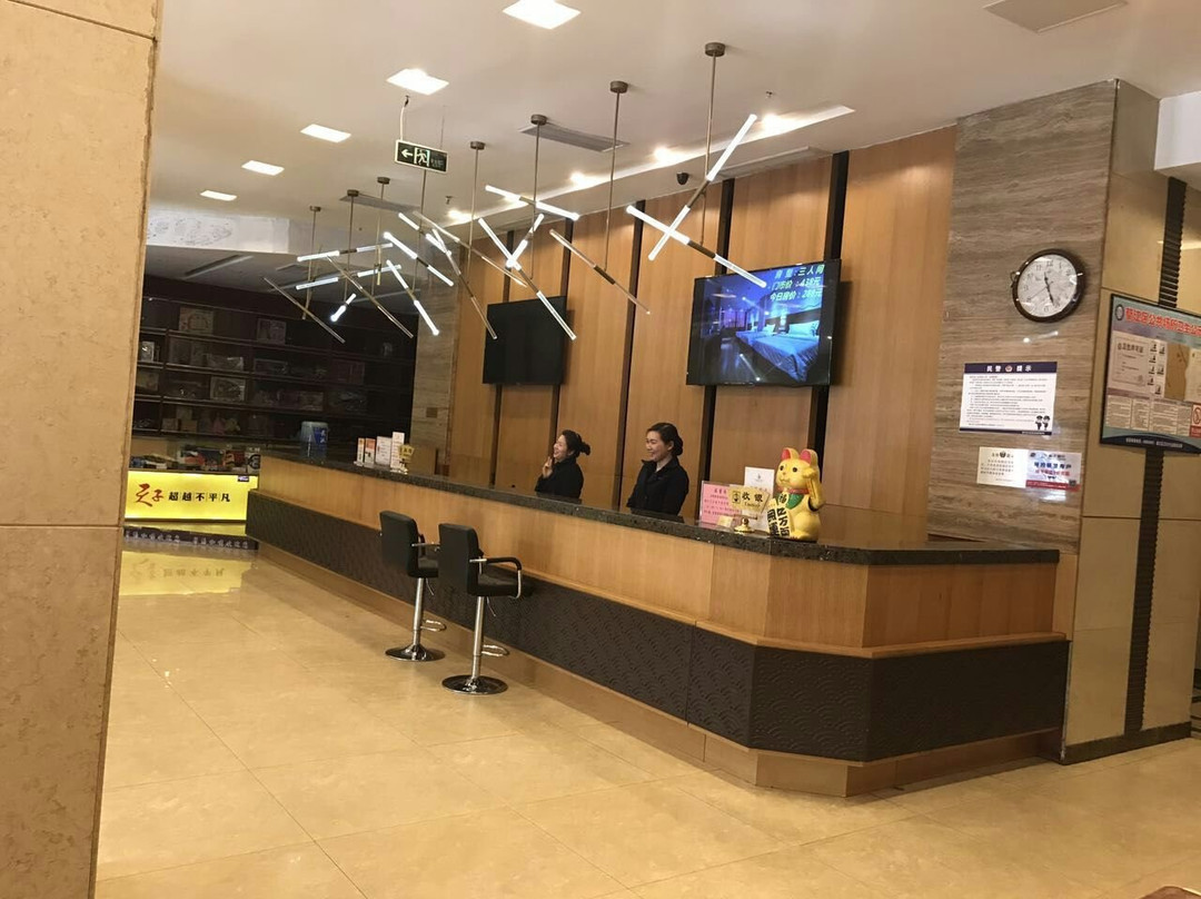 綦瑞假日酒店主图