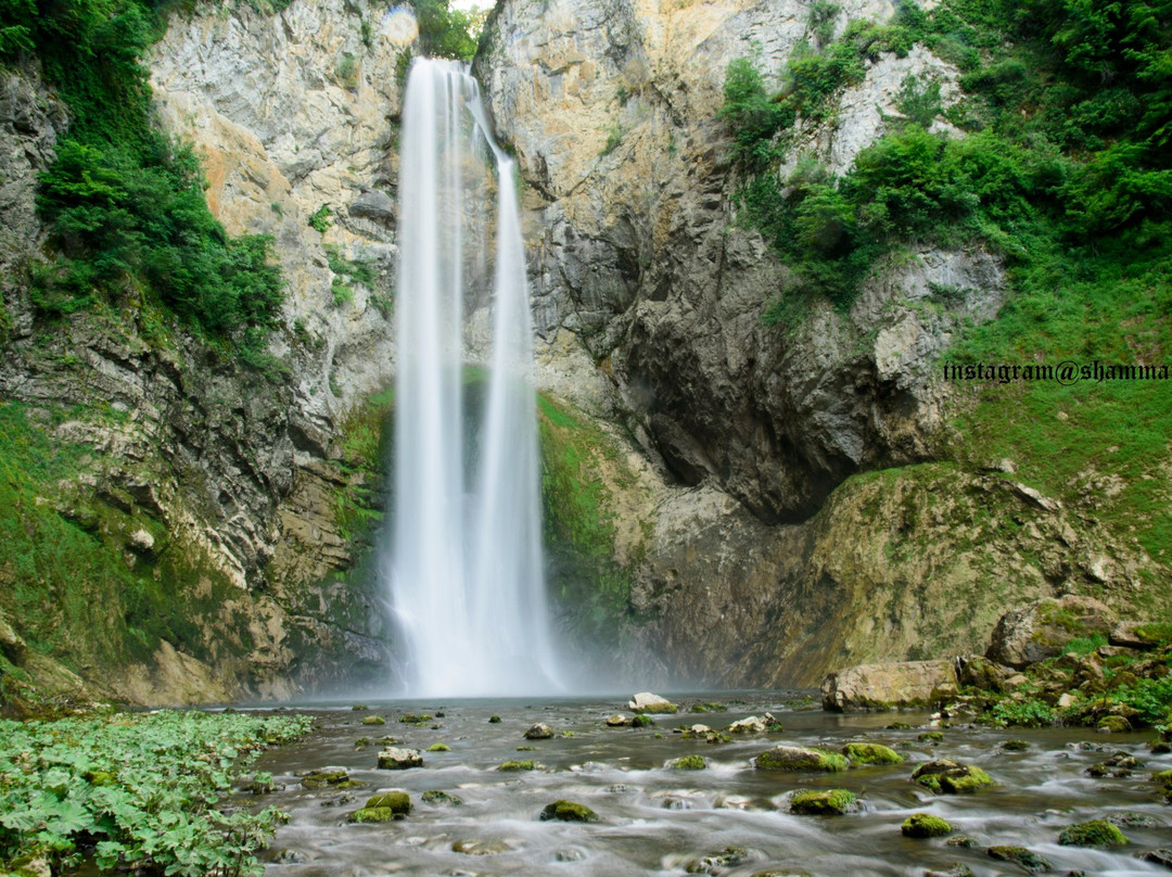 Bliha Waterfall景点图片