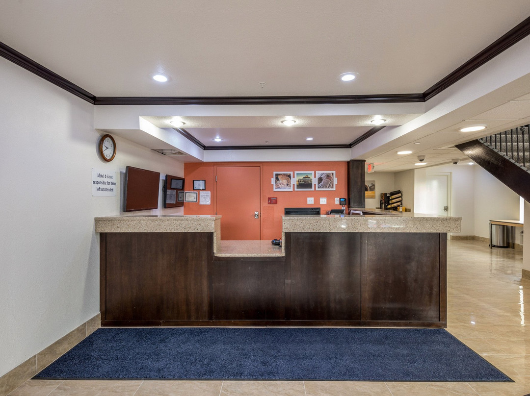 伊利诺伊伊皮奥里亚 6 号汽车旅馆