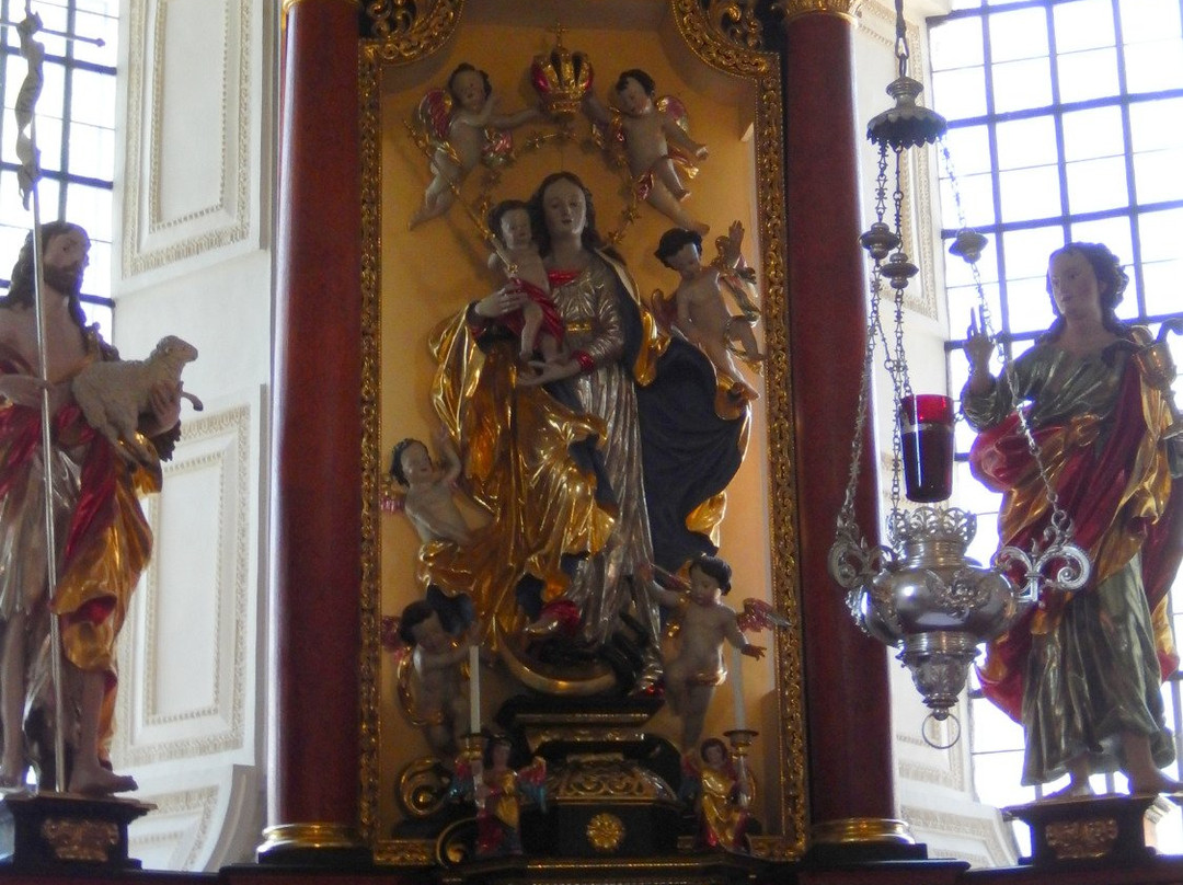 Kirche St. Johann Baptist und Heilig Kreuz-罗森海姆必去景点
