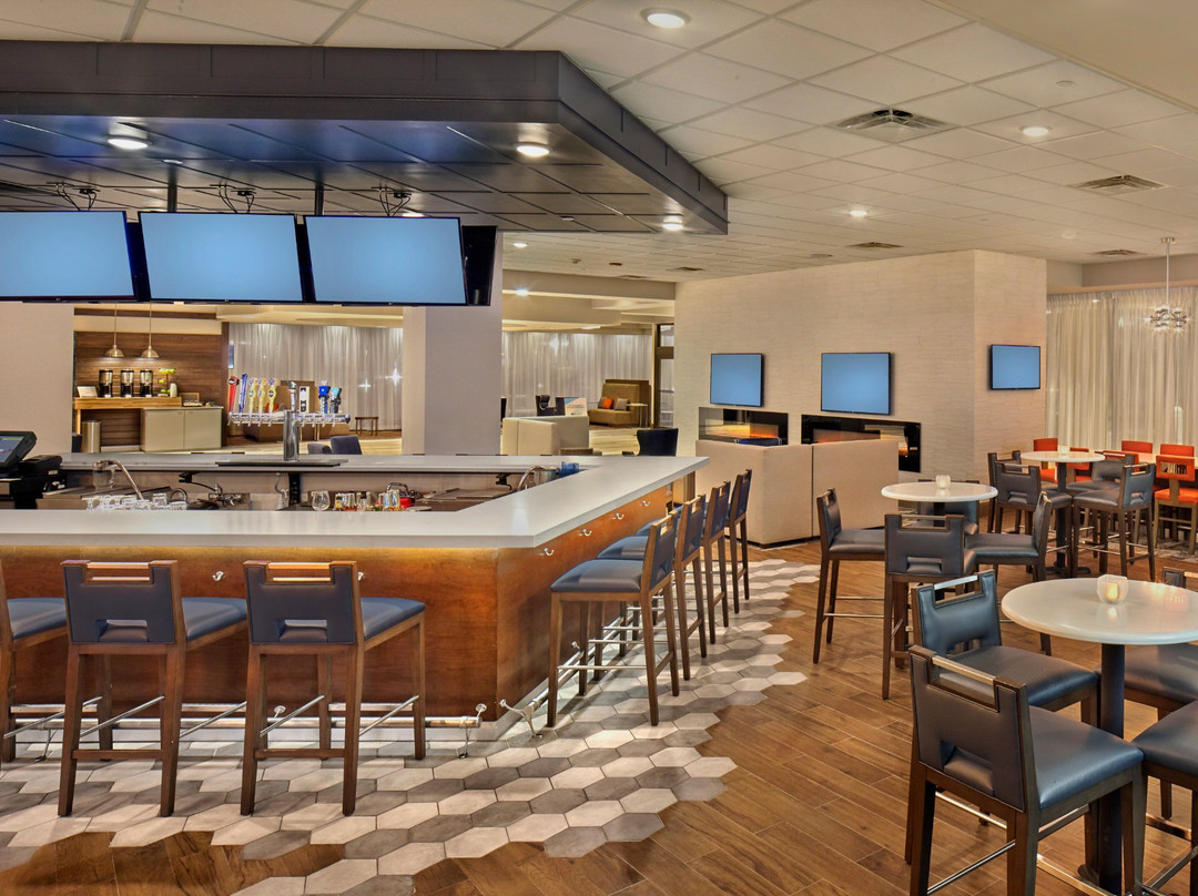 Bridges Restaurant & Lounge