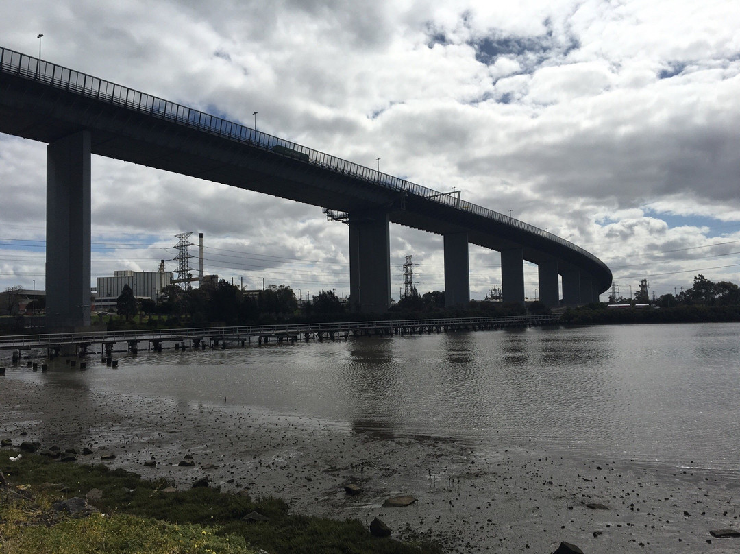 West Gate Bridge Memorial Park景点图片
