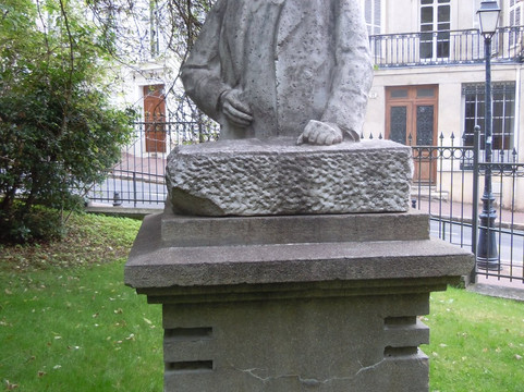 L'Abbaye de Saint-Maur-des-Fosses-圣莫代福塞必去景点