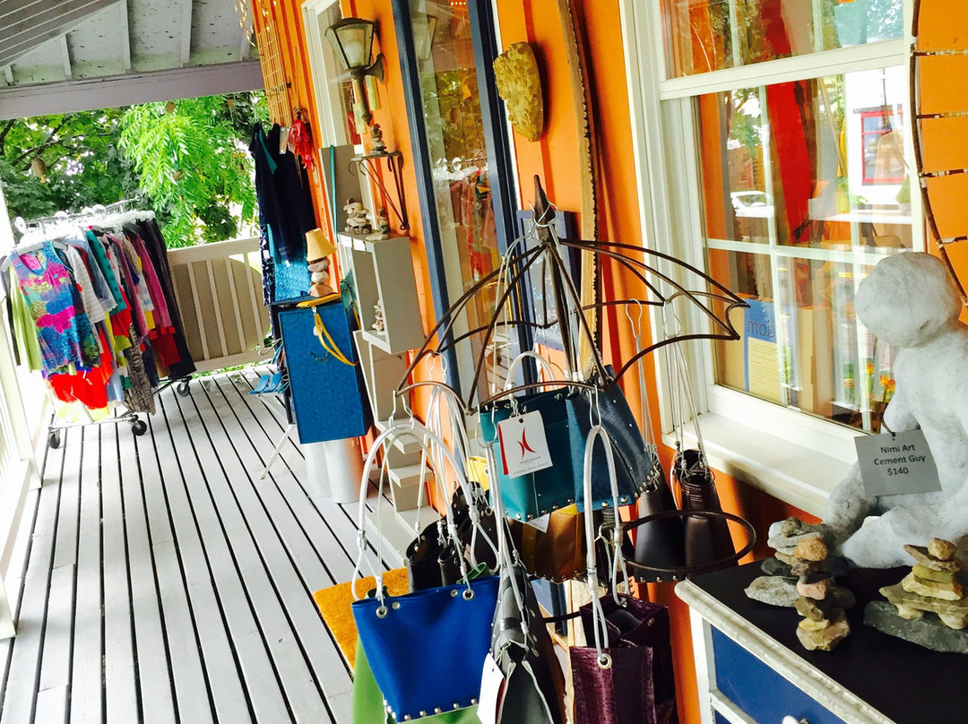 Sandy's Clothing and Art景点图片