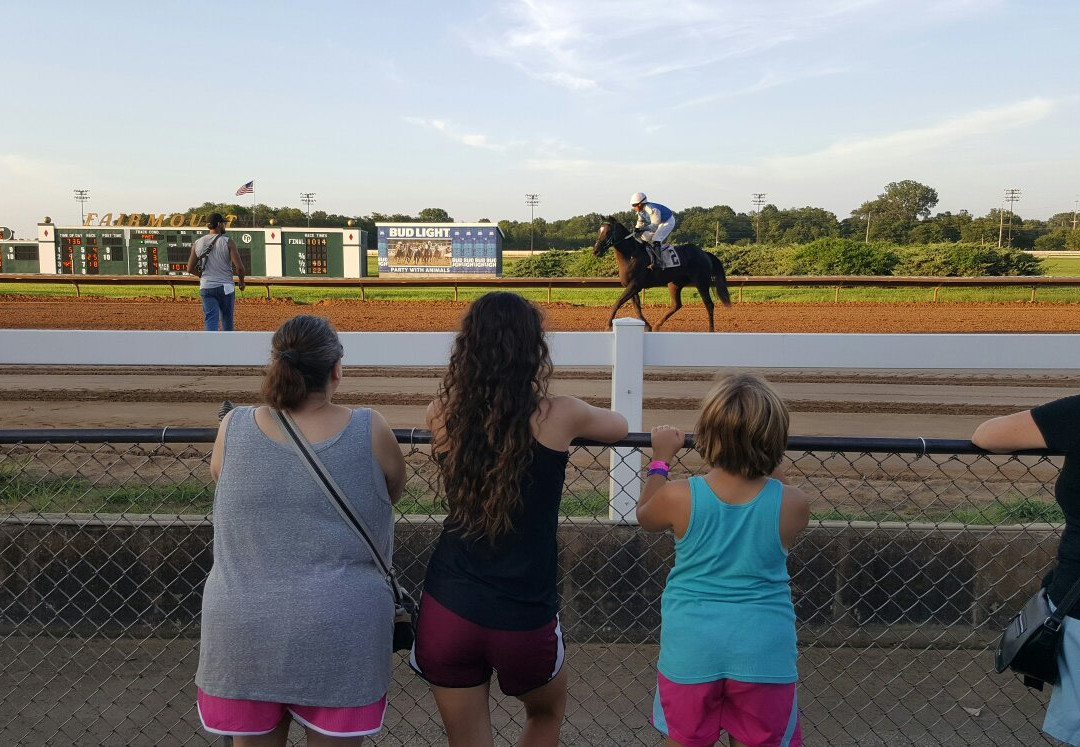 FanDuel Sportsbook and Horse Racing-科林斯维尔必去景点