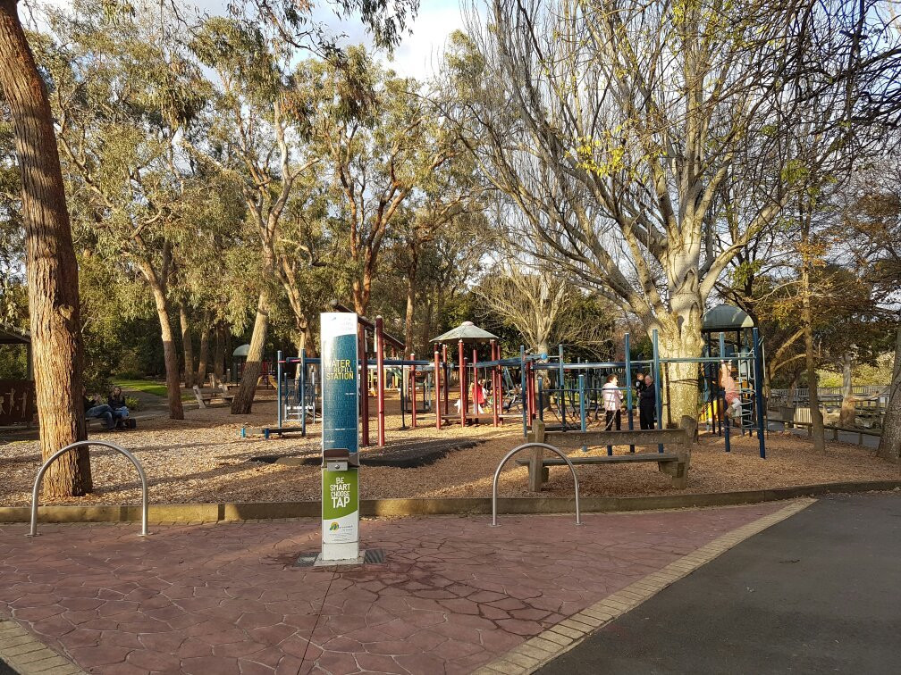Ringwood Lake景点图片