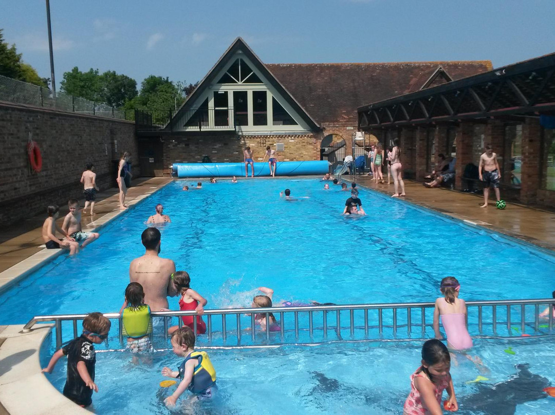 Eversholt Swimming Pool景点图片