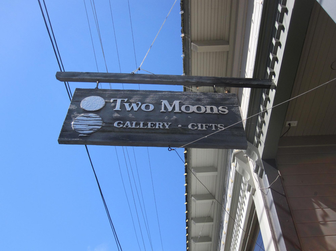Two Moons Gallery and Gifts-拉康纳必去景点