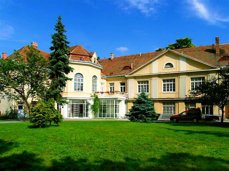 Jan Koniarek Gallery in Trnava-Trnava必去景点