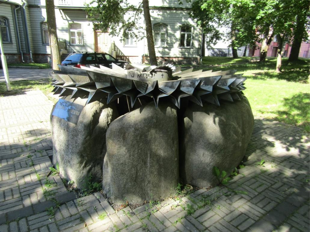 Cornflower Monument to the Victims of Stalinism-塔尔图必去景点