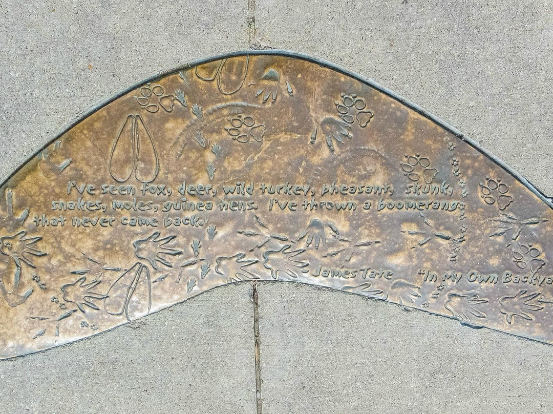 Iowa Avenue Literary Walk-爱荷华城必去景点