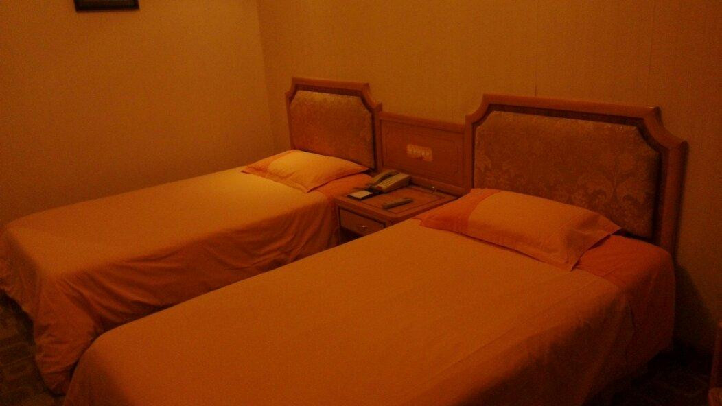 桔子酒店(贵阳大十字民生路好吃街店)主图