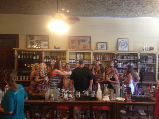 Moon's Vineyard Voyages -  Wine Tours-弗雷德里克斯堡必去景点