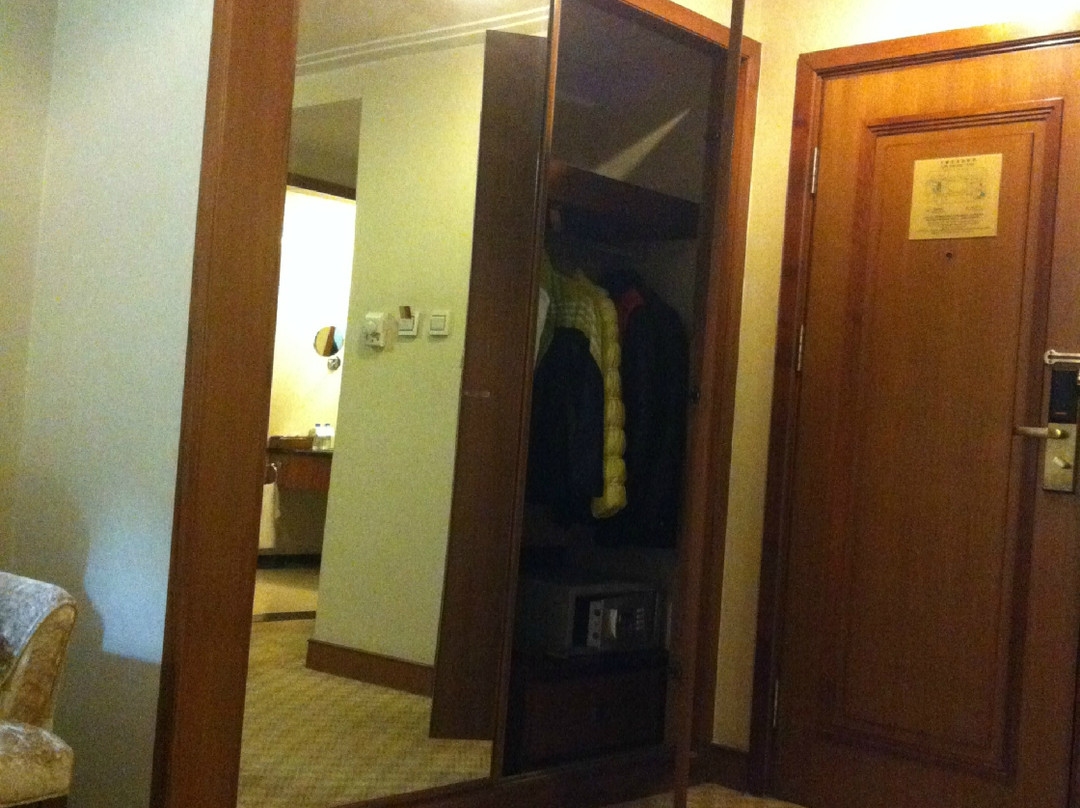 大连昱圣苑国际酒店（罗斯福广场西安路地铁站店）主图