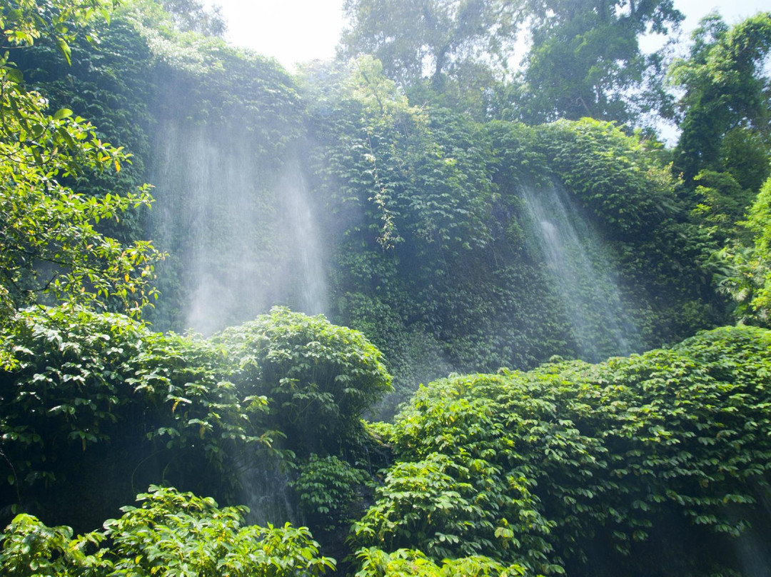 Benang Stokal and Benang Kelambu Waterfall-Praya必去景点