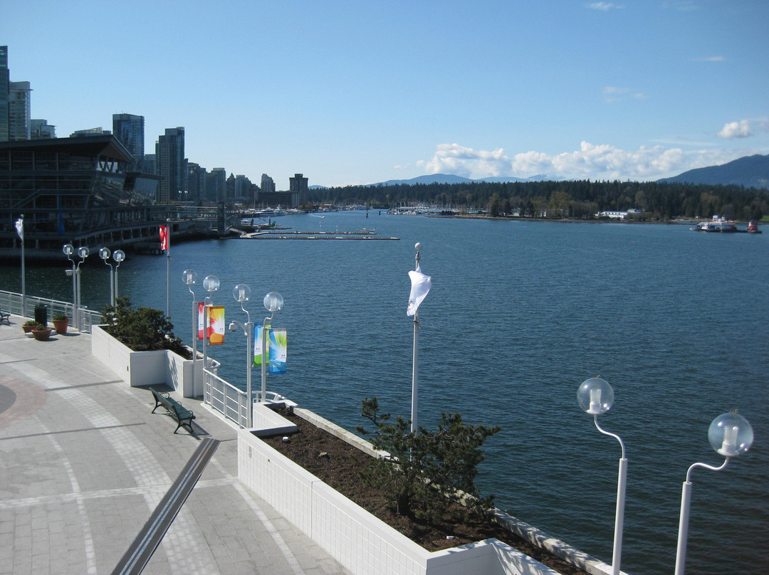 加拿大广场-温哥华必去景点