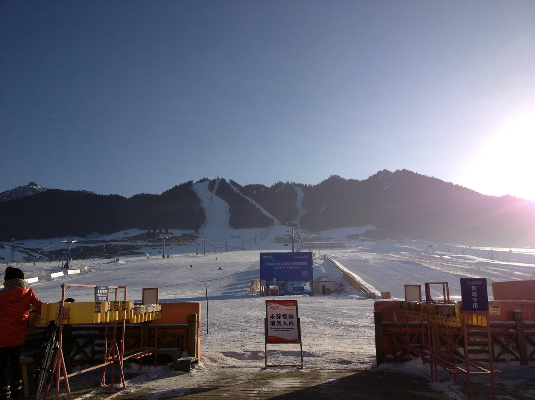 丝绸之路国际滑雪场景点图片